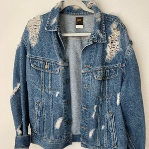 LEE OVERSIZED DISTRESSED JEAN JACKET (L)